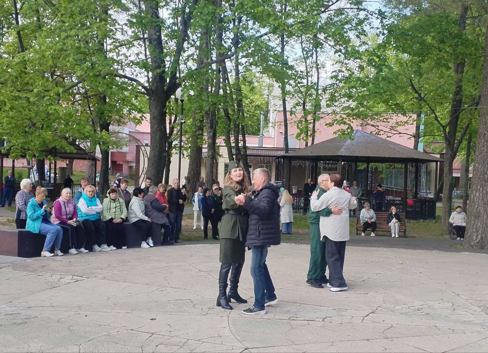 Праздничная  программа выступлений талантливых сотрудников и гостей, посвященная 81-ой годовщине Победы в Великой Отечественной войне
