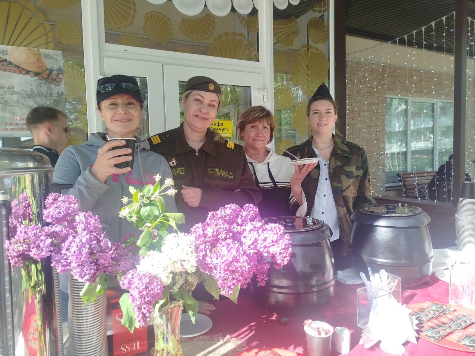 Праздничная  программа выступлений талантливых сотрудников и гостей, посвященная 81-ой годовщине Победы в Великой Отечественной войне